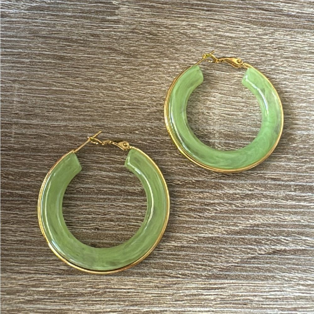 Green hoop earrings A878 - Picture 2 of 4
